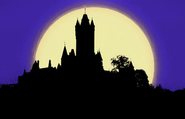 Obraz premium Digital painting of a Castle silhouette in front of a full Moon.