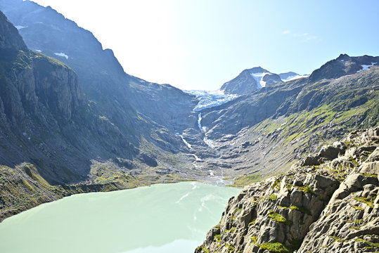 Triftgletscher und Triftsee bei Triftbr&uuml;cke
