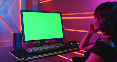 cyber sport gamer with computer - obrazy, fototapety, plakaty