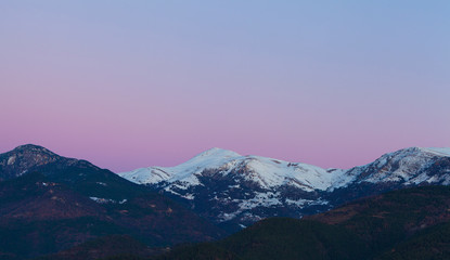 Amanecer sobre el Taga (2040 msnm) visto des de Sant Joan de les Abadesses