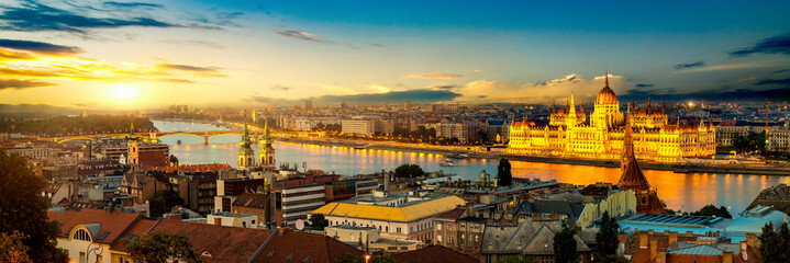Fototapeta premium Budapest in evening