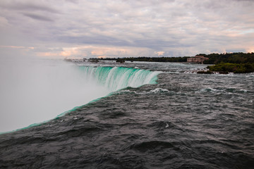 Salto de agua de las cataratas de Niagara