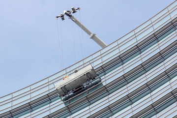 Facade cleaning elevator for big buildings