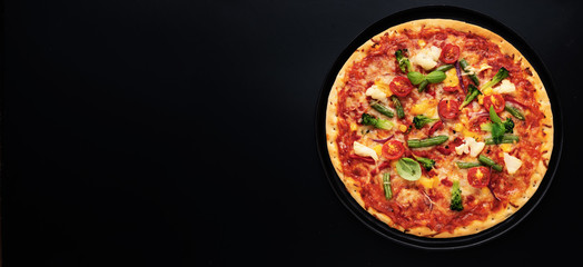 Top view of fresh vegetarian pizza with tomatoes, cheese and vegetables