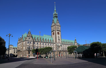 Fototapeta na wymiar City Hall of Hamburg, Germany