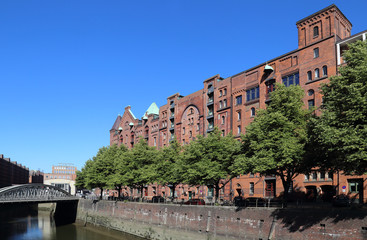 Obraz premium Canal and warehouses in Hamburg, Germany