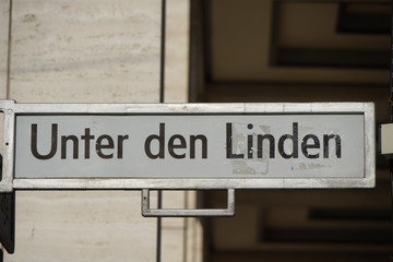 Strassenschild "Unter den Linden" (Berlin)