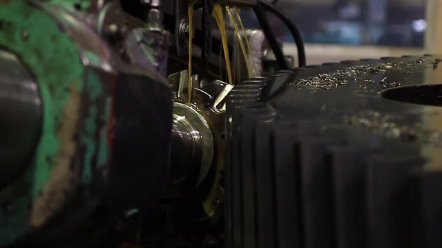 On a hobbing machine, cutting involute teeth with a worm cutter, on a steel crown with the use of oil as a cooling liquid.