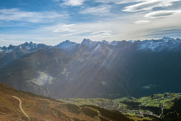 Sonnenstrahlen am Schönjoch, Österreich
