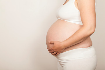 Schwangere im Profil (copy space) © sp4764