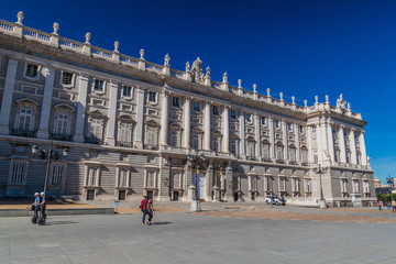 Obraz premium MADRID, SPAIN - OCTOBER 25, 2017: People walk in front of the Palacio Real (Royal Palace) in Madrid.
