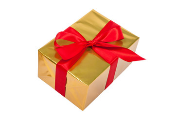 Goldenes Weihnachtsgeschenk mit roter Schleife als Freisteller