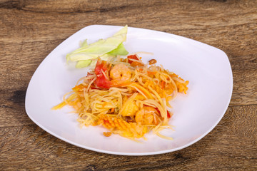 Thai salad with papaya and prawn