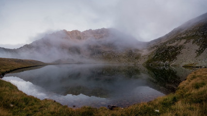 les pyrénées françaises et les reflets