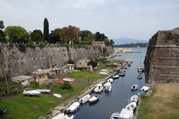 Wassergraben an der Alten Festung in Korfu-Stadt