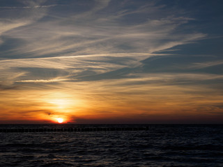 Naklejka na ściany i meble Sonnenuntergang am Meer