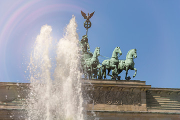 Quadriga auf dem Brandenburger Tor in Berlin © sp4764
