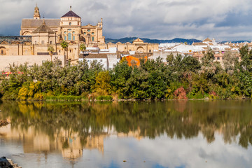Fototapeta na wymiar Mosque–Cathedral (Mezquita-Catedral) of Cordoba and river Guadalquivir, Spain