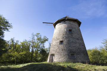 alte windm&uuml;hle ohne fl&uuml;gelrad