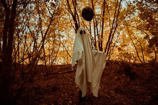 ghost with balloon