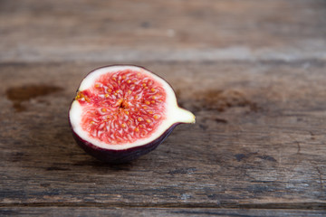 Figs cut in half on an old rustic table.