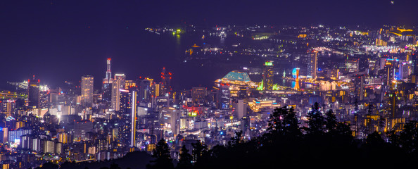 神戸港・かすみのある月夜景を長露光