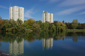 Fototapeta na wymiar Lerchenauer See in München 