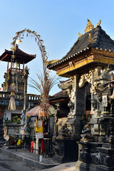 Obraz premium Hindu Temple and street view in Nusa Lembongan Island, Indonesia