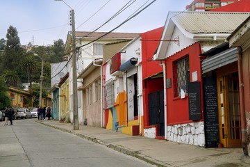 Fototapeta na wymiar Colorful streets of Valparaíso, Chile