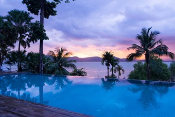 Fototapeta na wymiar Clear sky when sunset over the sea reflex with swimming pool