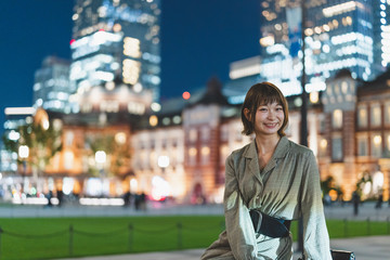 都会の女性