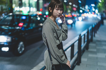 都会の女性