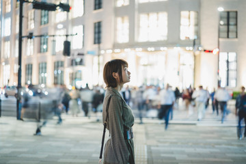 都会の女性