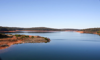Obraz premium South Dandelup Dam, spillway and surrounding bushland
