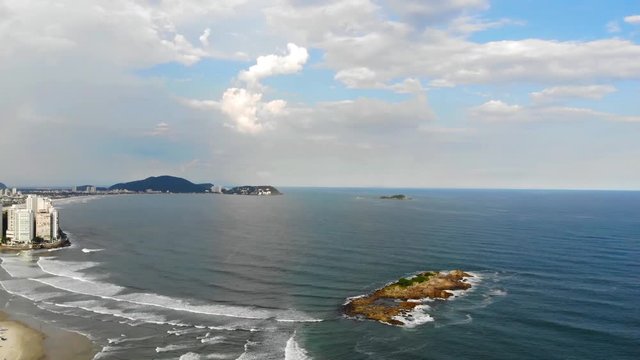 A Beautiful Sean In Guaraju With Small Island - Dolly Front 