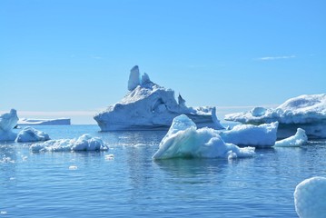 great views over ice fjord in Ilulissat Greenland - beautiful icebergs in the Disko Bay / Baffin Bay - blue sky, ice sea © Friederike