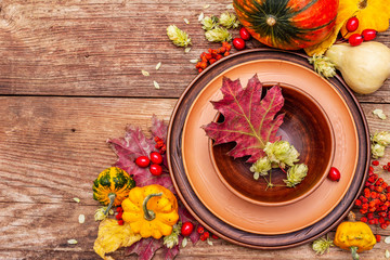 Obraz na płótnie Canvas Autumn and Thanksgiving dinner place setting