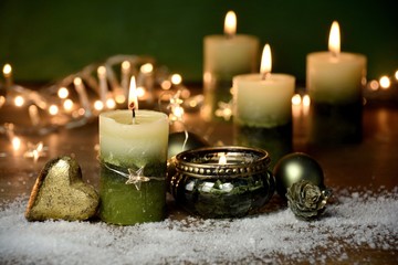  Weihnachten Dekoration  - Vierter Advent - brennende Adventskerzen mit nostalgischem Teelicht -...