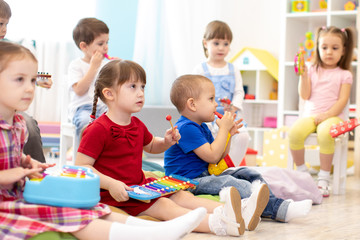 Music lesson for group of children in kindergarten or kids centre - 295814547