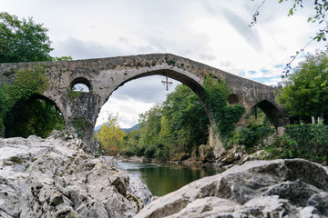 Fototapeta na wymiar Roman Bridge in Asturias Spain