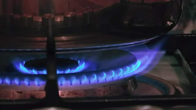 Herd mit Gasflamme