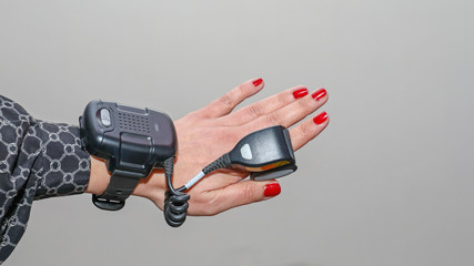 Woman Ring Scanner