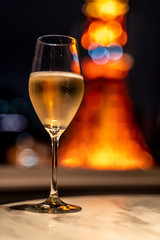 東京タワーが映るシャンパングラス