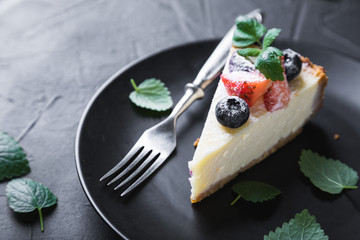 Cheesecake with Fresh Berries and Mint