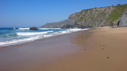 Fototapeta na wymiar Playa del Picon, galicia, view on the cliffs, beach and ocean