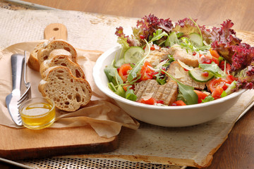 Grilled pork with vegetables and bread