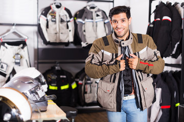 Man trying up moto jacket