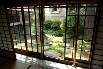 古い日本の民家の出入り口