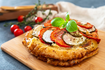 Pie Tomato Zucchini Mozzarella, pesto and virgin olive oil