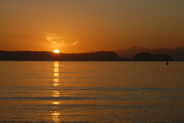 Naklejka premium Alba d'oro